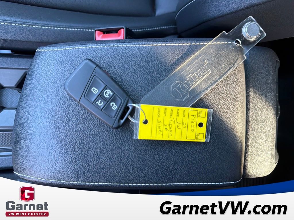 Certified 2024 Volkswagen Tiguan SE w/ Panoramic Sunroof Package image 23