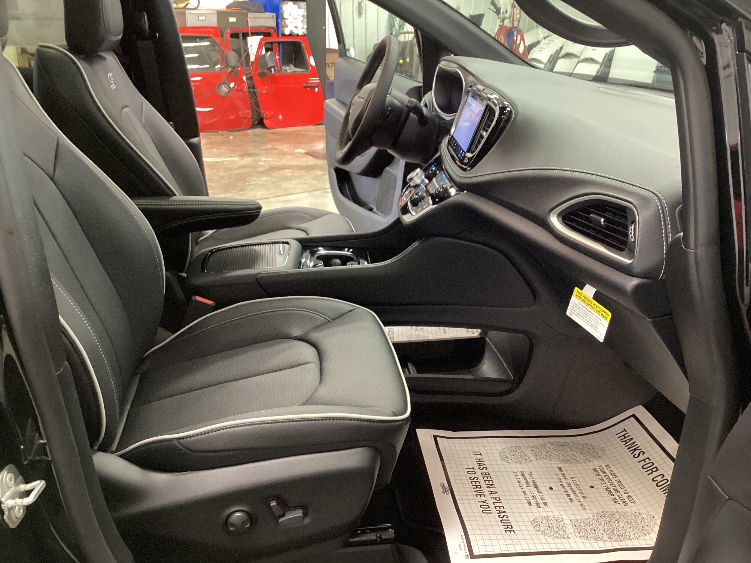 New 2027 Chrysler Pacifica Limited AWD/4WD image 39