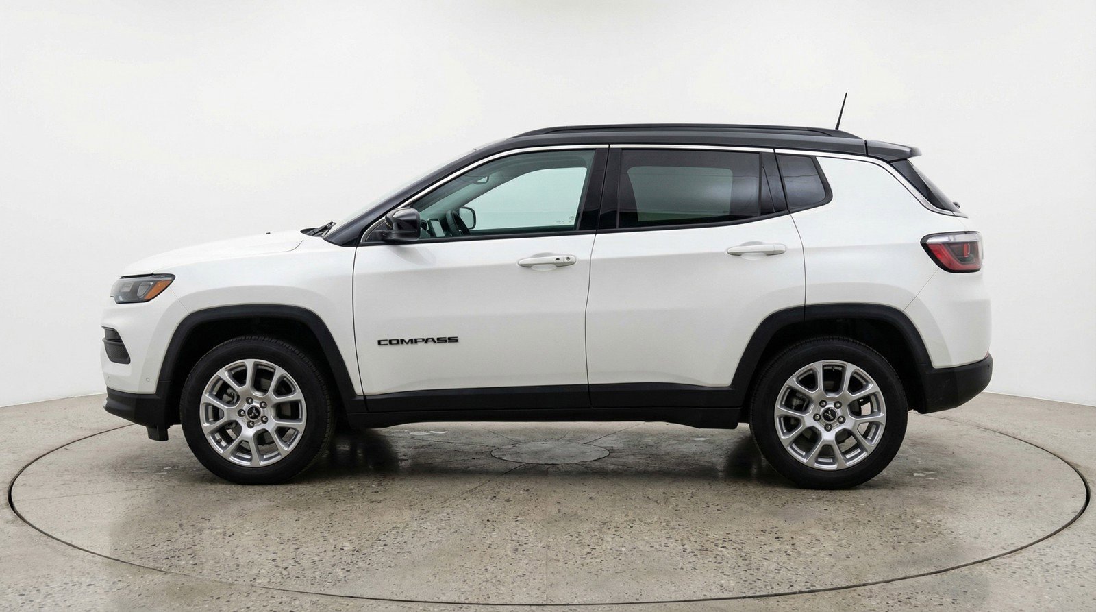 Used 2025 Jeep Compass Limited image 5