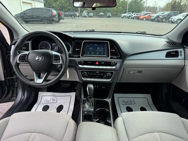 Used 2018 Hyundai Sonata SE FWD image 2