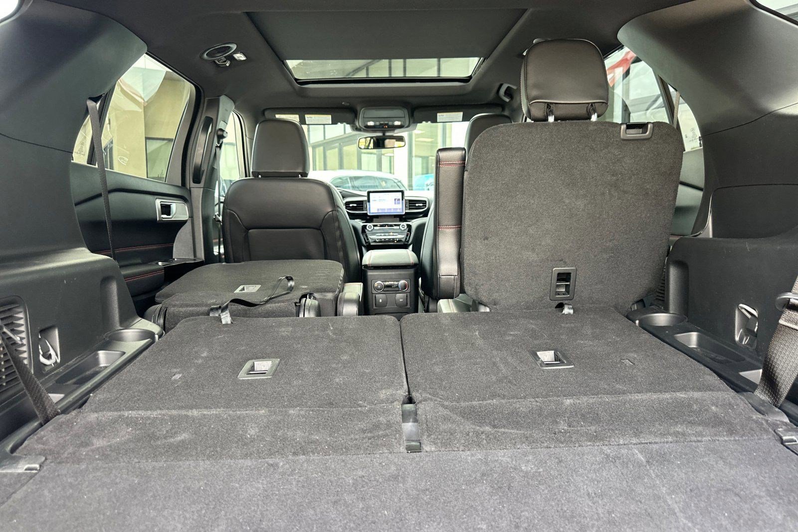 Used 2023 Ford Explorer ST-Line w/ Class IV Trailer Tow Package image 31