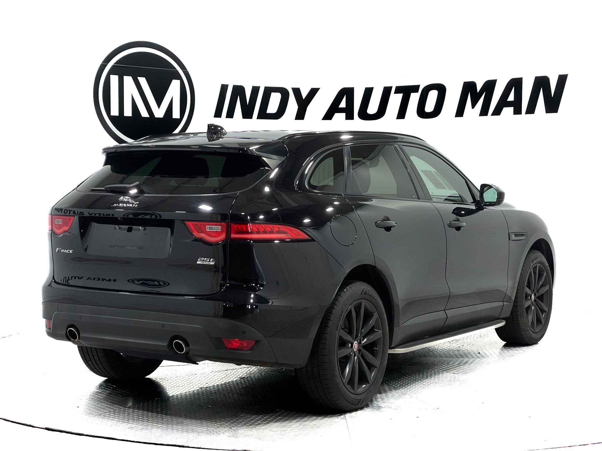 Used 2019 Jaguar F-PACE Prestige image 4