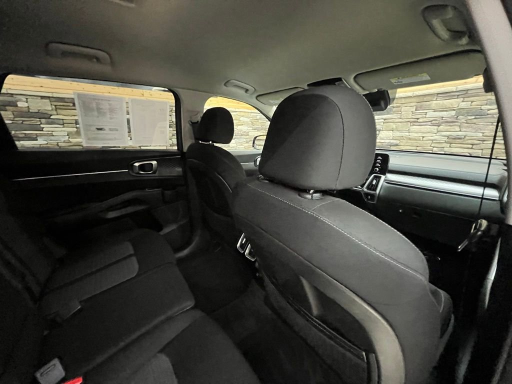 Used 2021 Kia Sorento LX image 29