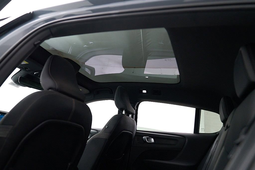 Used 2023 Volvo C40 Recharge Core AWD/4WD image 20
