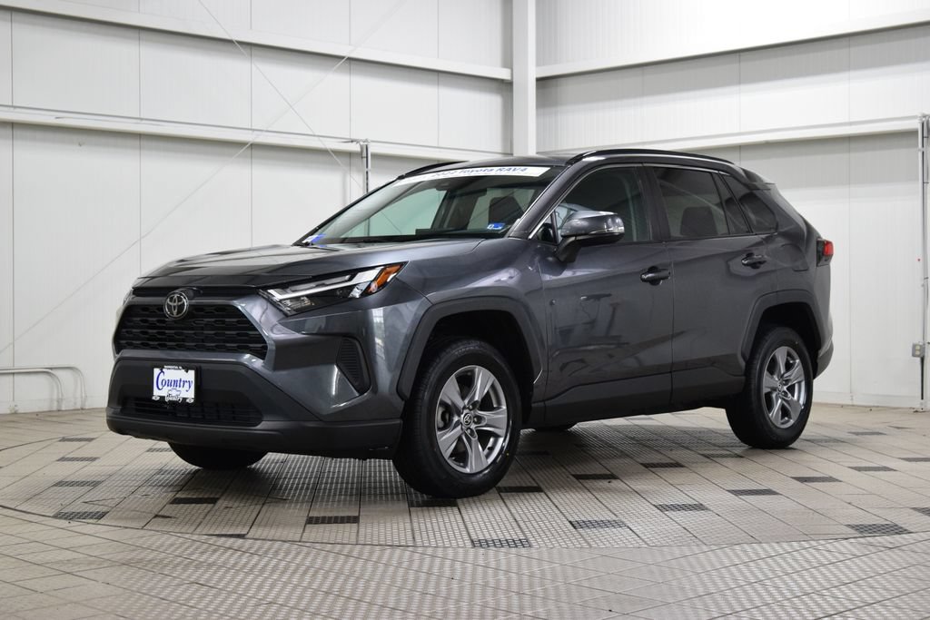Used 2022 Toyota RAV4 XLE FWD image 3