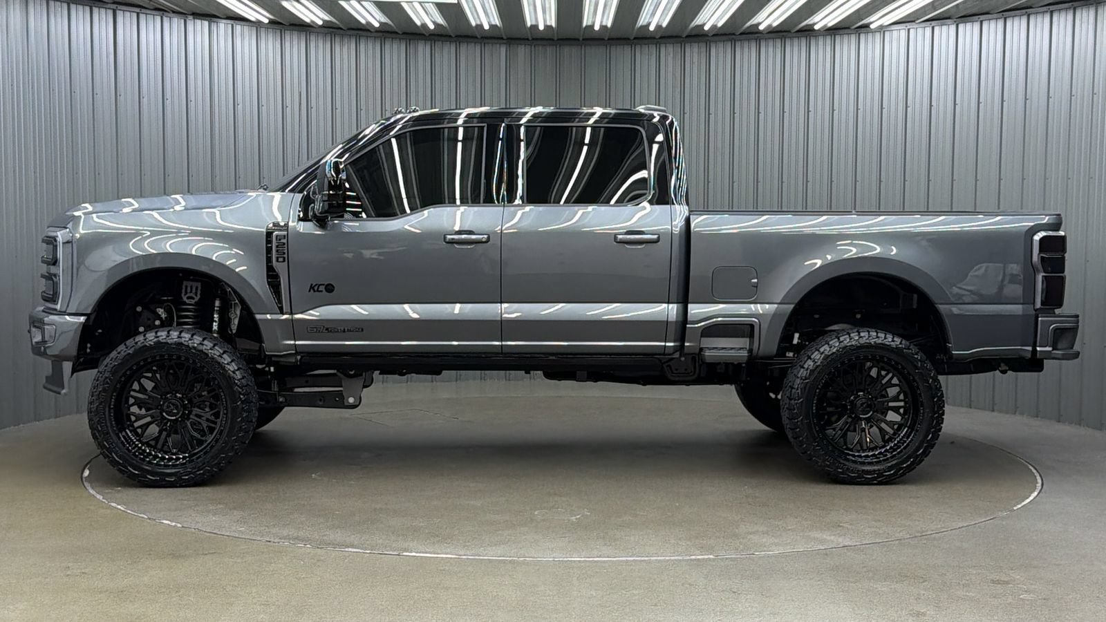 Used 2026 Ford F250 Platinum AWD/4WD image 2