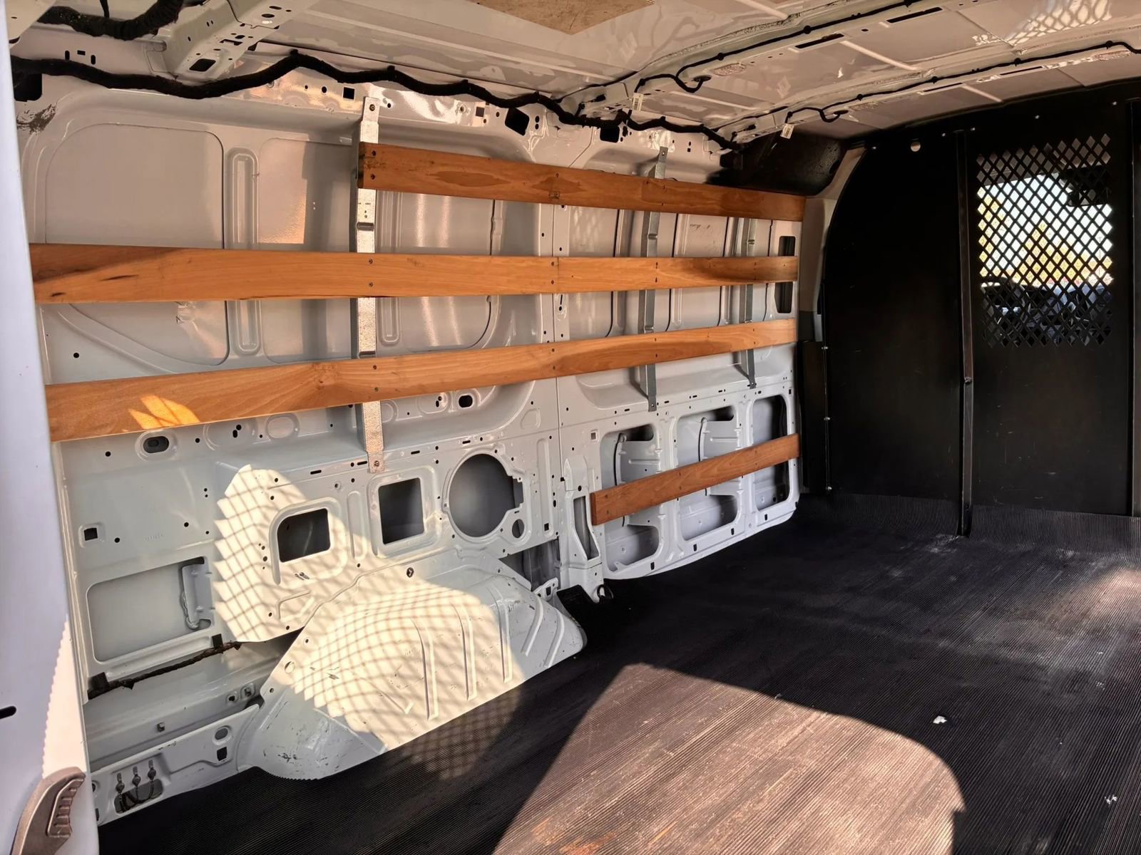 Used 2018 Ford Transit 250 130 Low Roof w/ Exterior Upgrade Package image 25