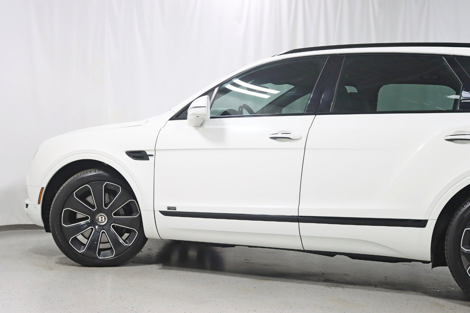 Used 2020 Bentley Bentayga Design Series AWD/4WD image 10