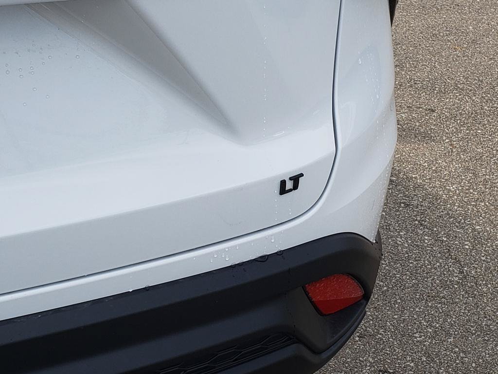 New 2026 Chevrolet Trax LT w/ Sunroof Package FWD image 11