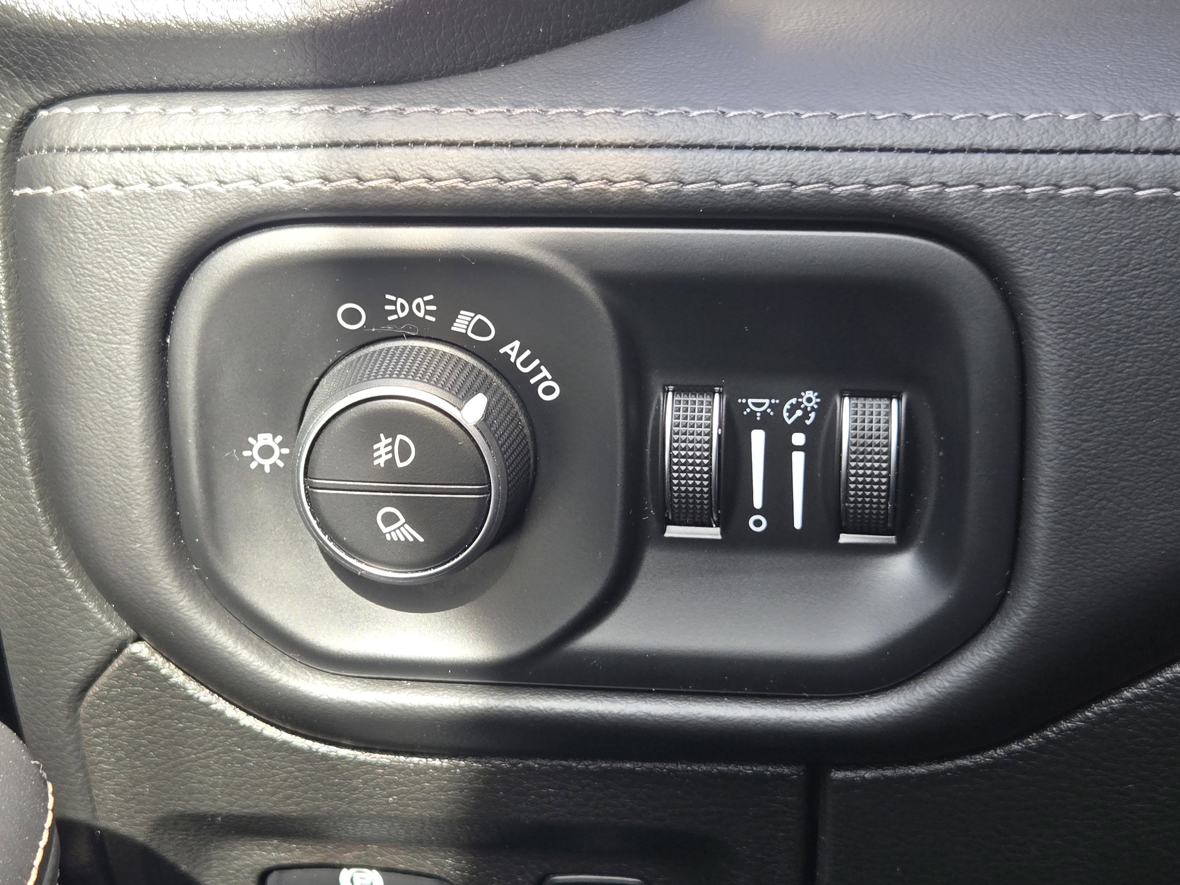 Used 2020 RAM 1500 Limited image 25