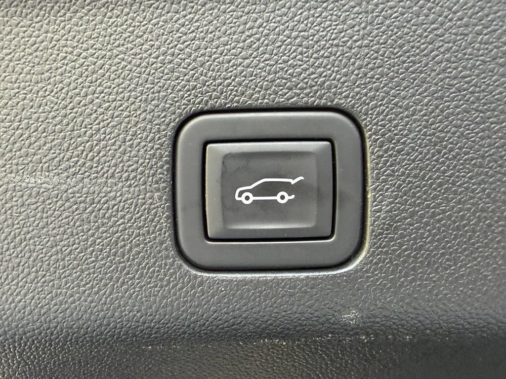 Used 2023 Chevrolet Suburban Premier AWD/4WD image 40