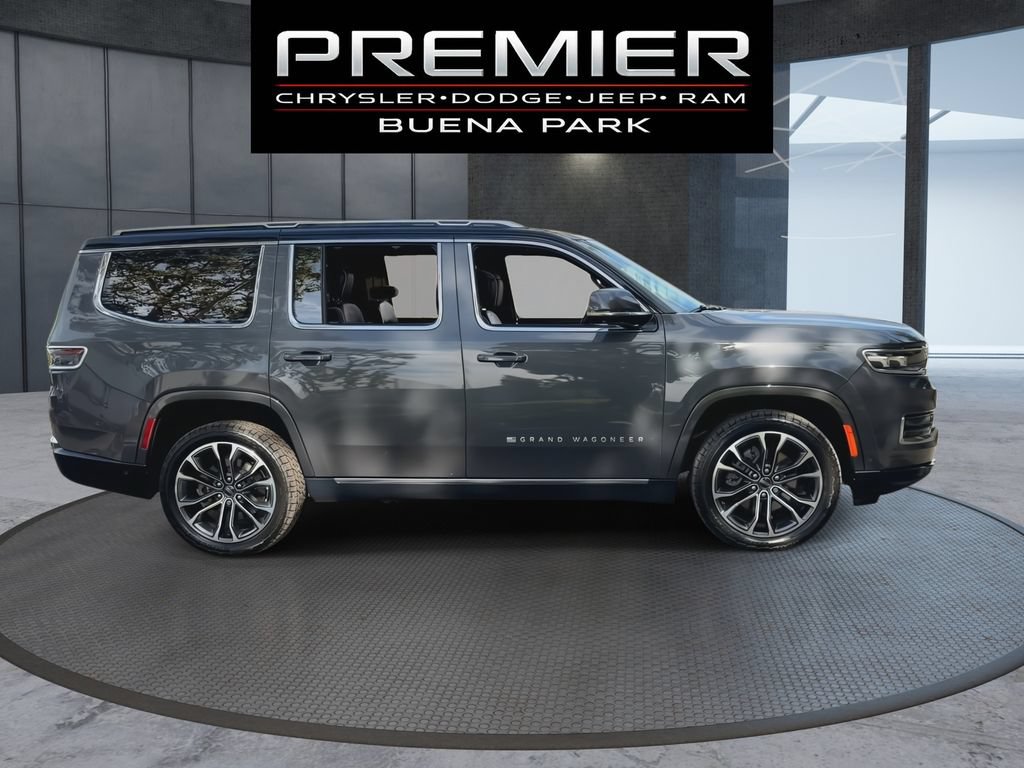 Used 2022 Jeep Grand Wagoneer Series III w/ Rear Seat Video Group 1 AWD/4WD image 9