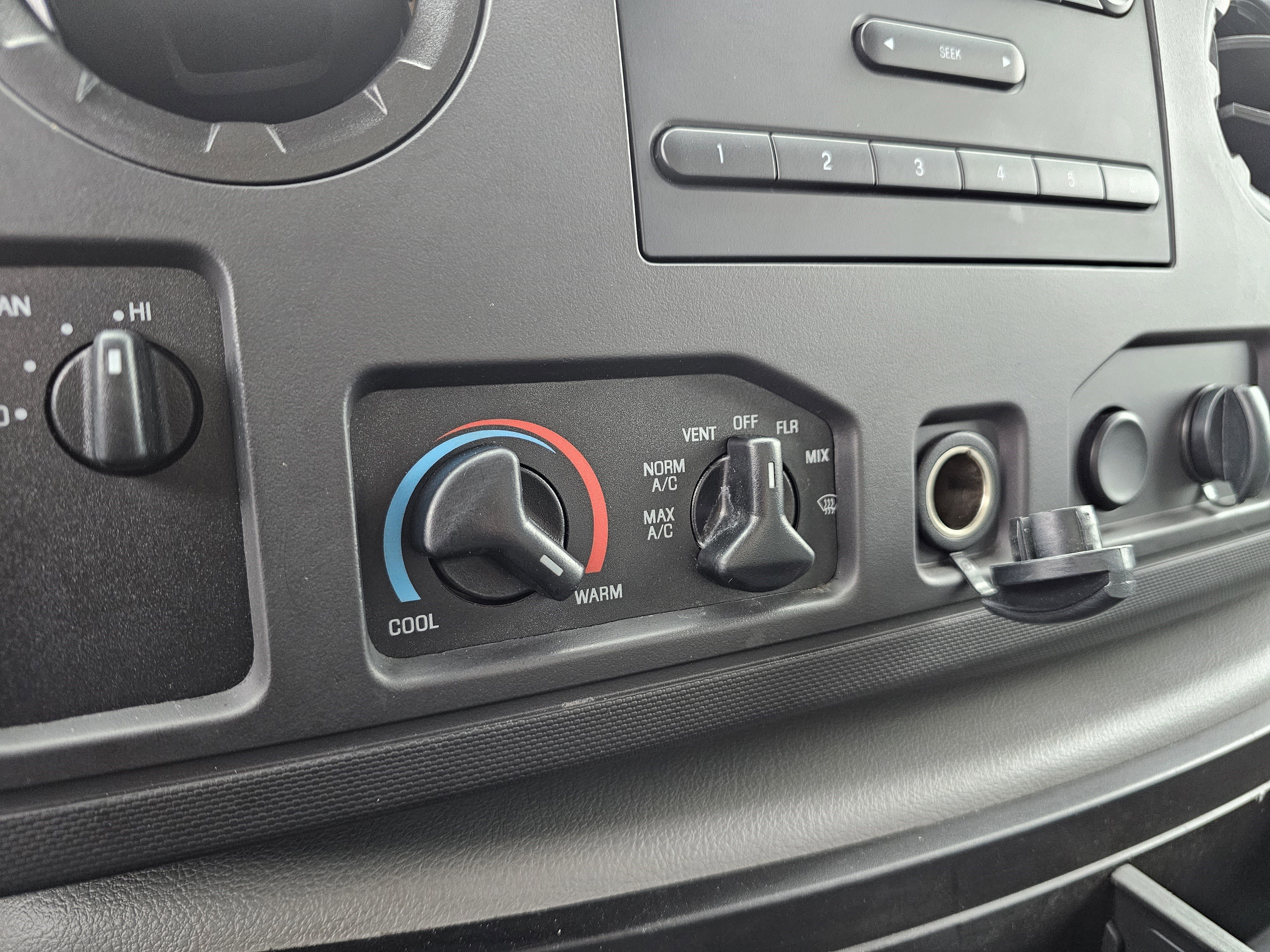 Used 2019 Ford E-350 and Econoline 350 Super Duty w/ Power Windows & Locks Group image 29