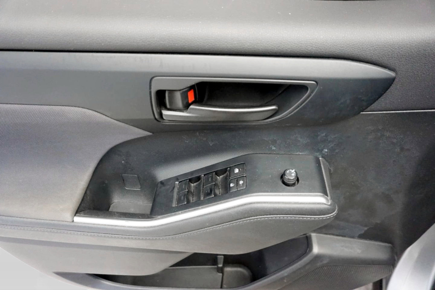 Used 2023 Toyota Highlander LE FWD image 11