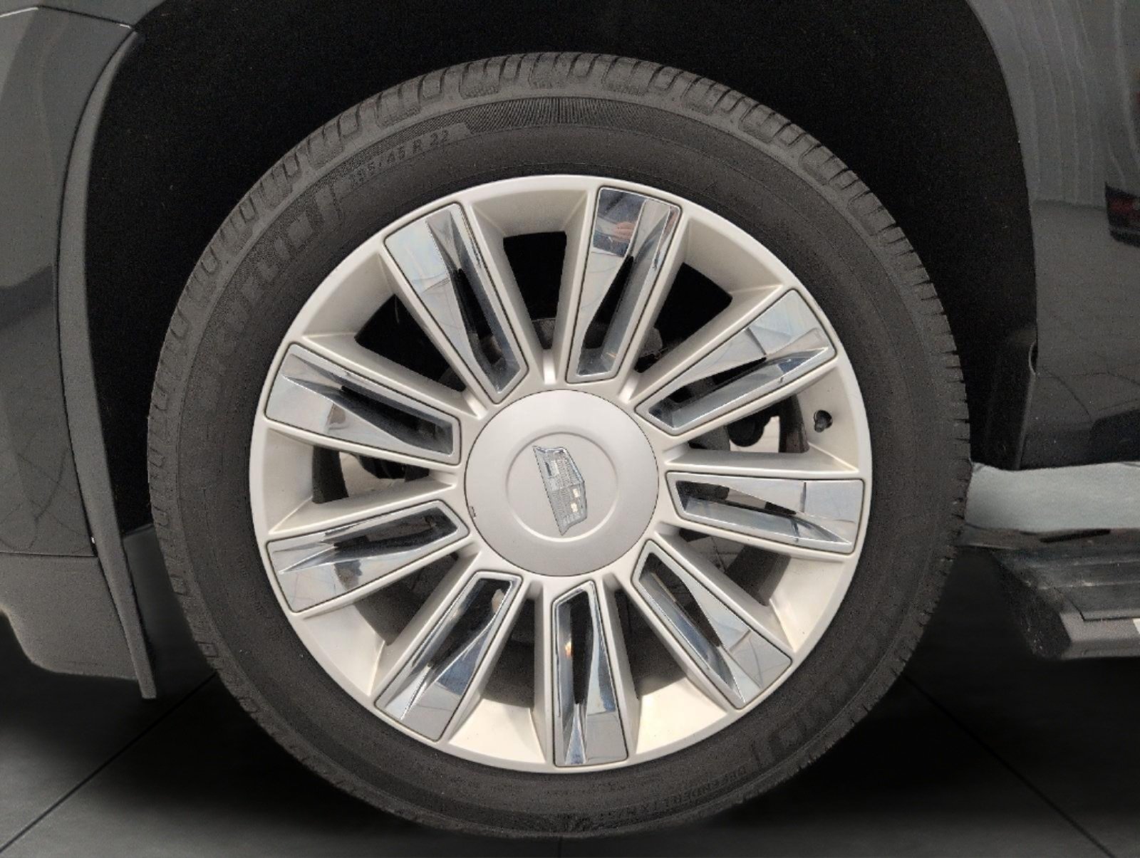 Used 2019 Cadillac Escalade ESV Platinum AWD/4WD image 3
