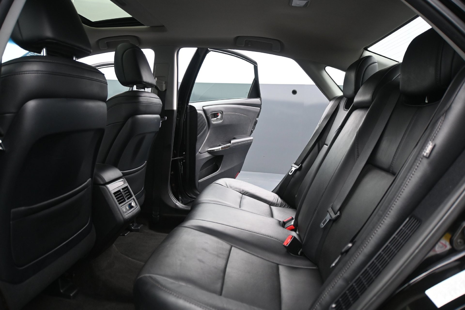 Used 2014 Toyota Avalon Limited FWD image 15
