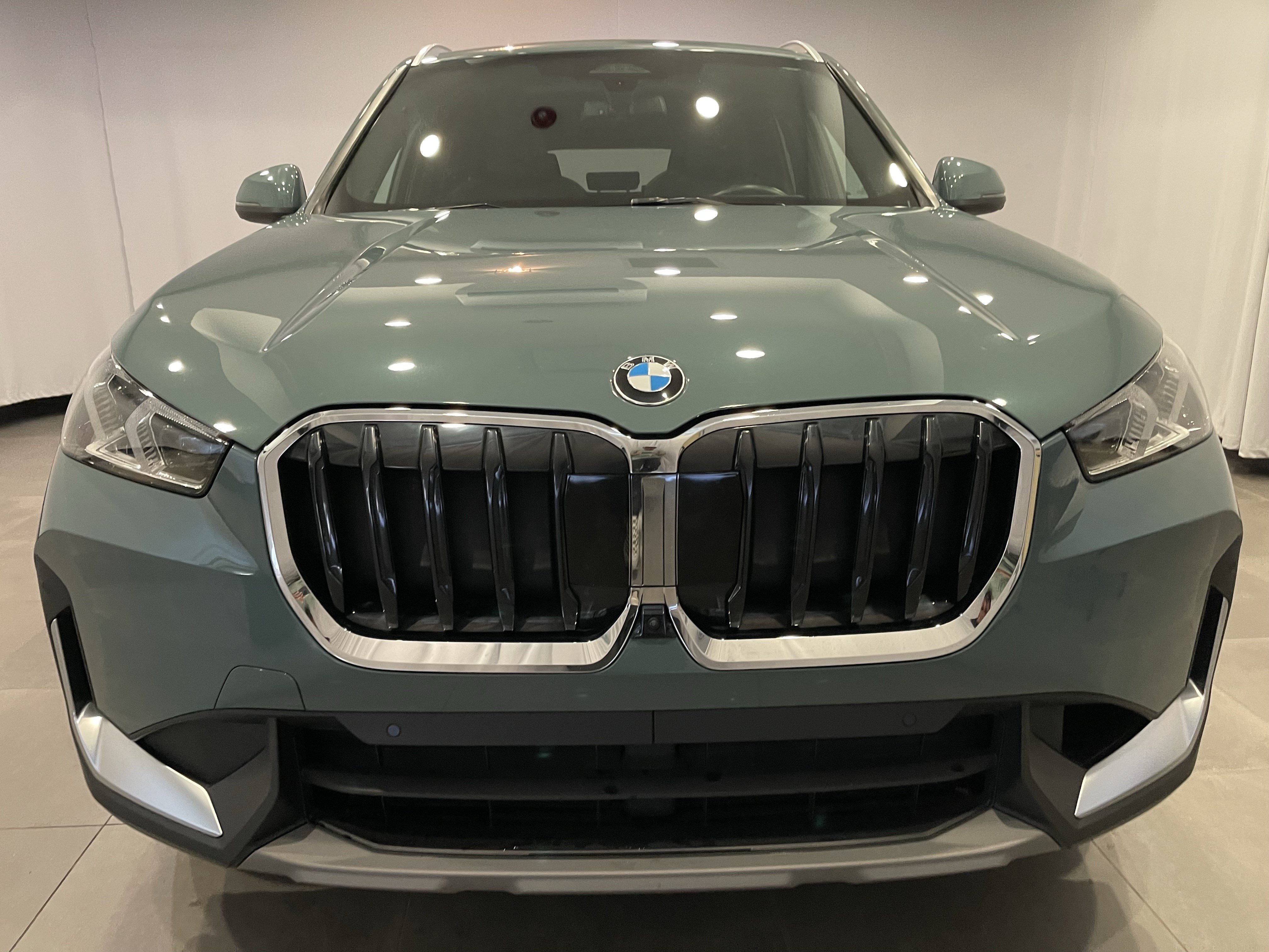 Used 2023 BMW X1 xDrive28i w/ Premium Package AWD/4WD image 2