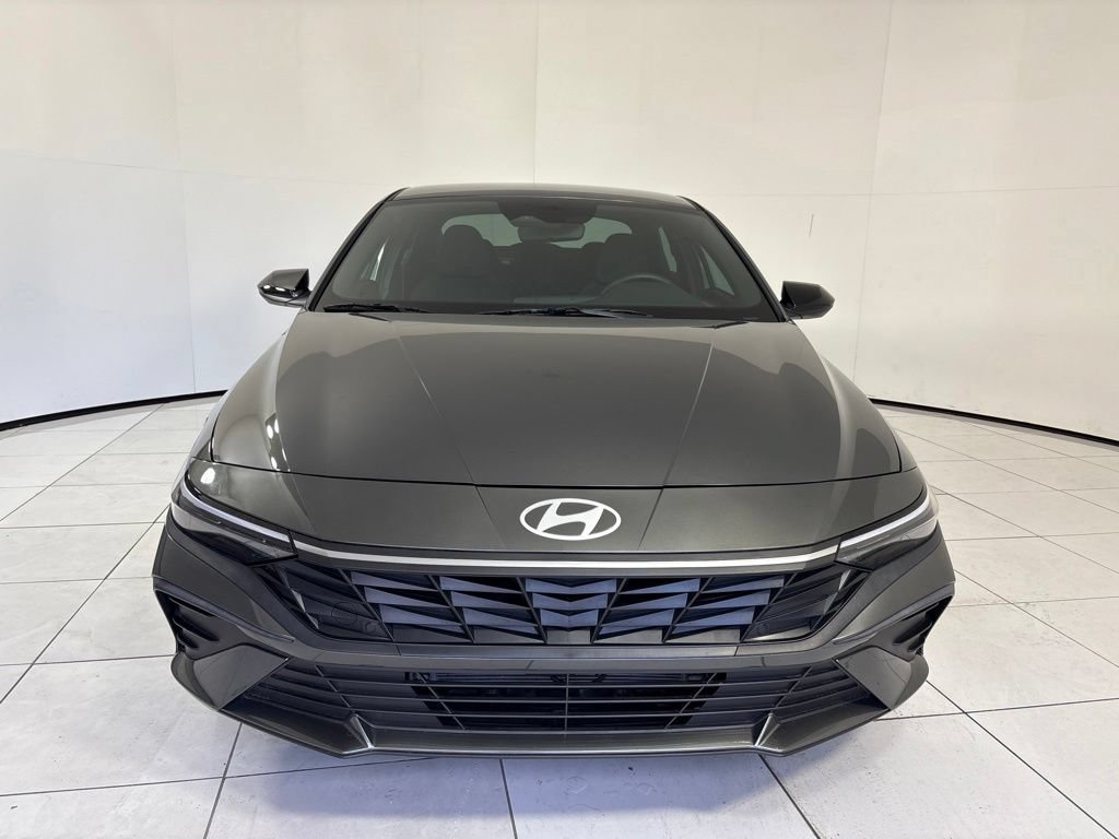 Certified 2025 Hyundai Elantra SEL FWD image 8