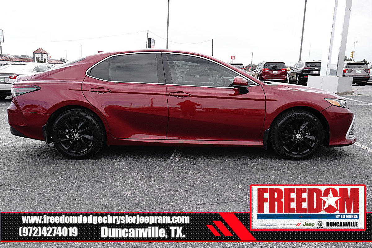 Used 2022 Toyota Camry LE image 6