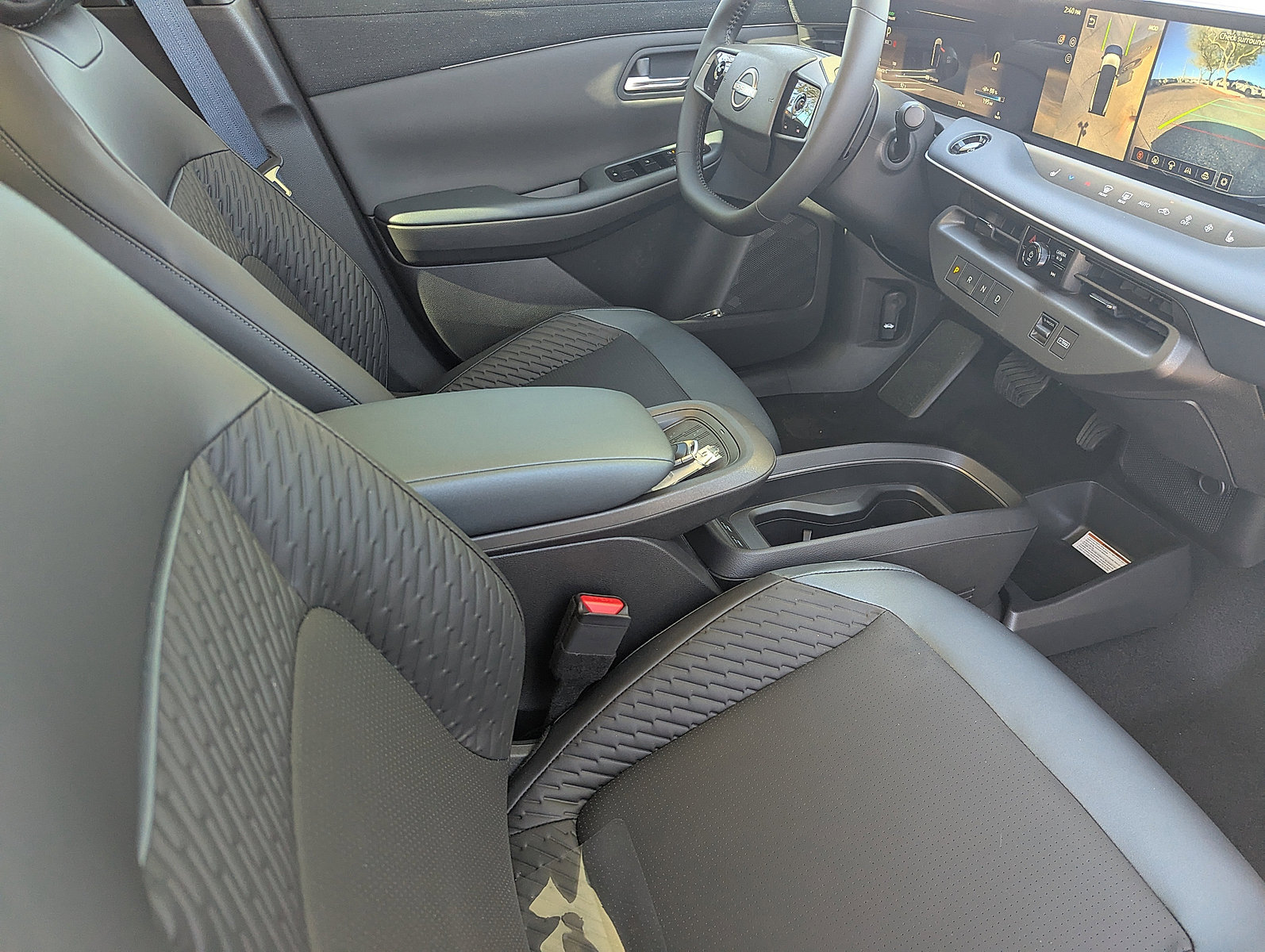 New 2026 Nissan Leaf Platinum+ w/ Cargo Package (Platinum+) FWD image 24