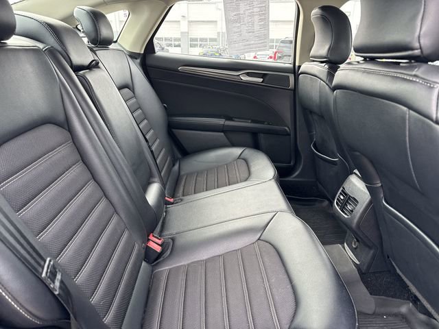 Used 2017 Ford Fusion SE w/ Equipment Group 201A image 25