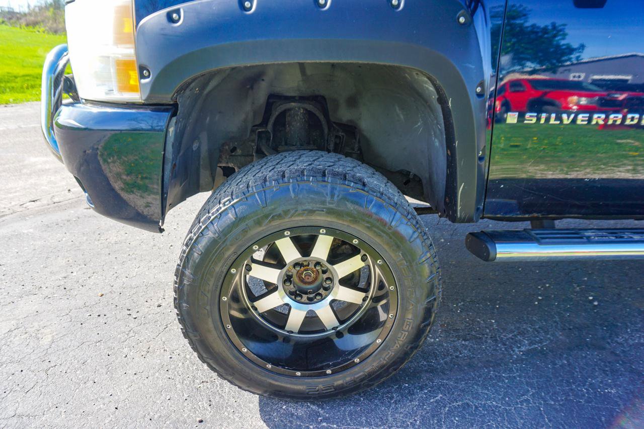Used 2007 Chevrolet Silverado 1500 LTZ w/ Safety Package AWD/4WD image 31