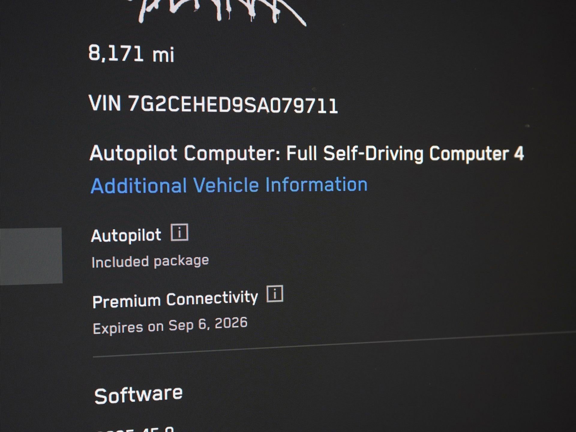 Used 2025 Tesla Cybertruck AWD Crew Cab image 27