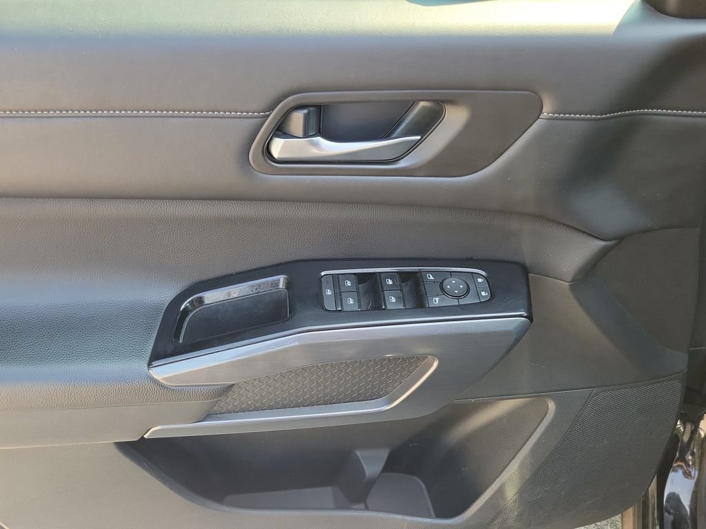 Used 2022 Nissan Pathfinder SL AWD/4WD image 18