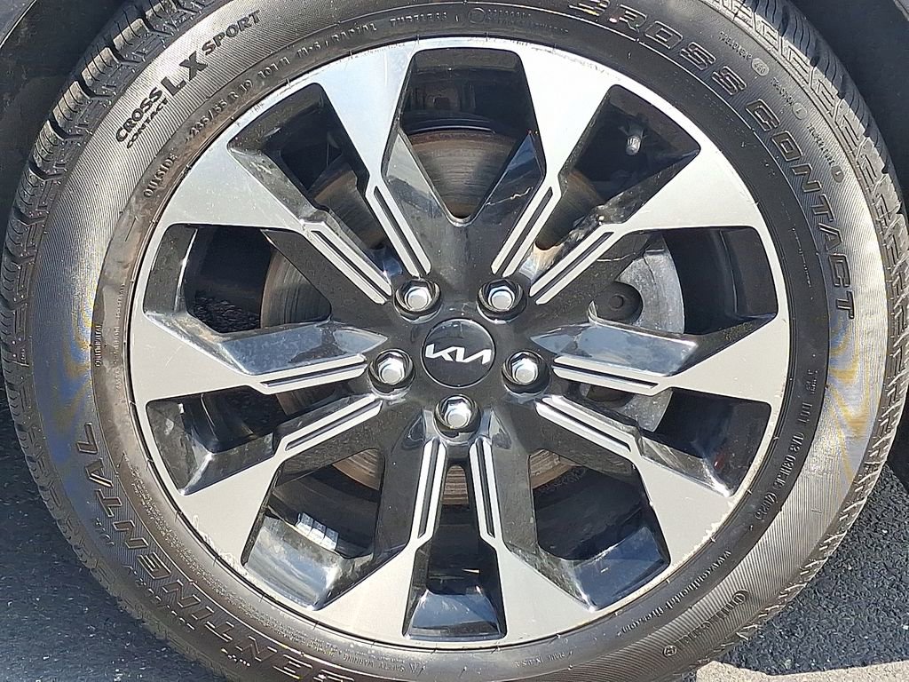 Used 2023 Kia Carnival EX FWD image 7