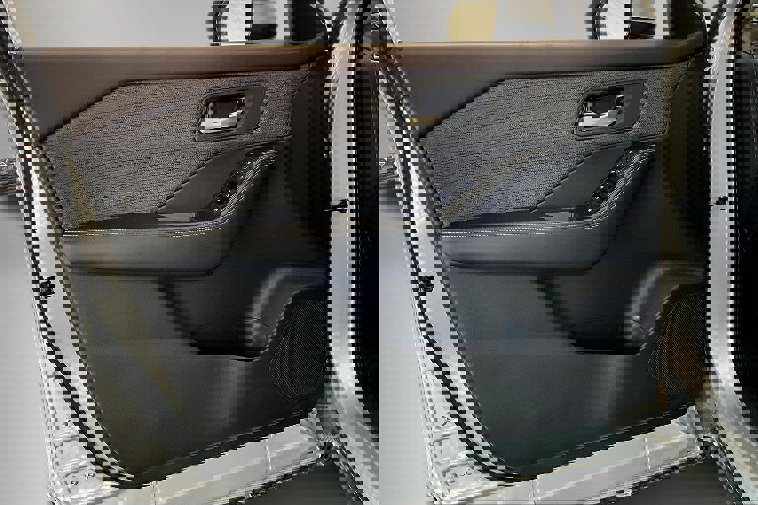 Used 2023 Nissan Rogue SV image 20