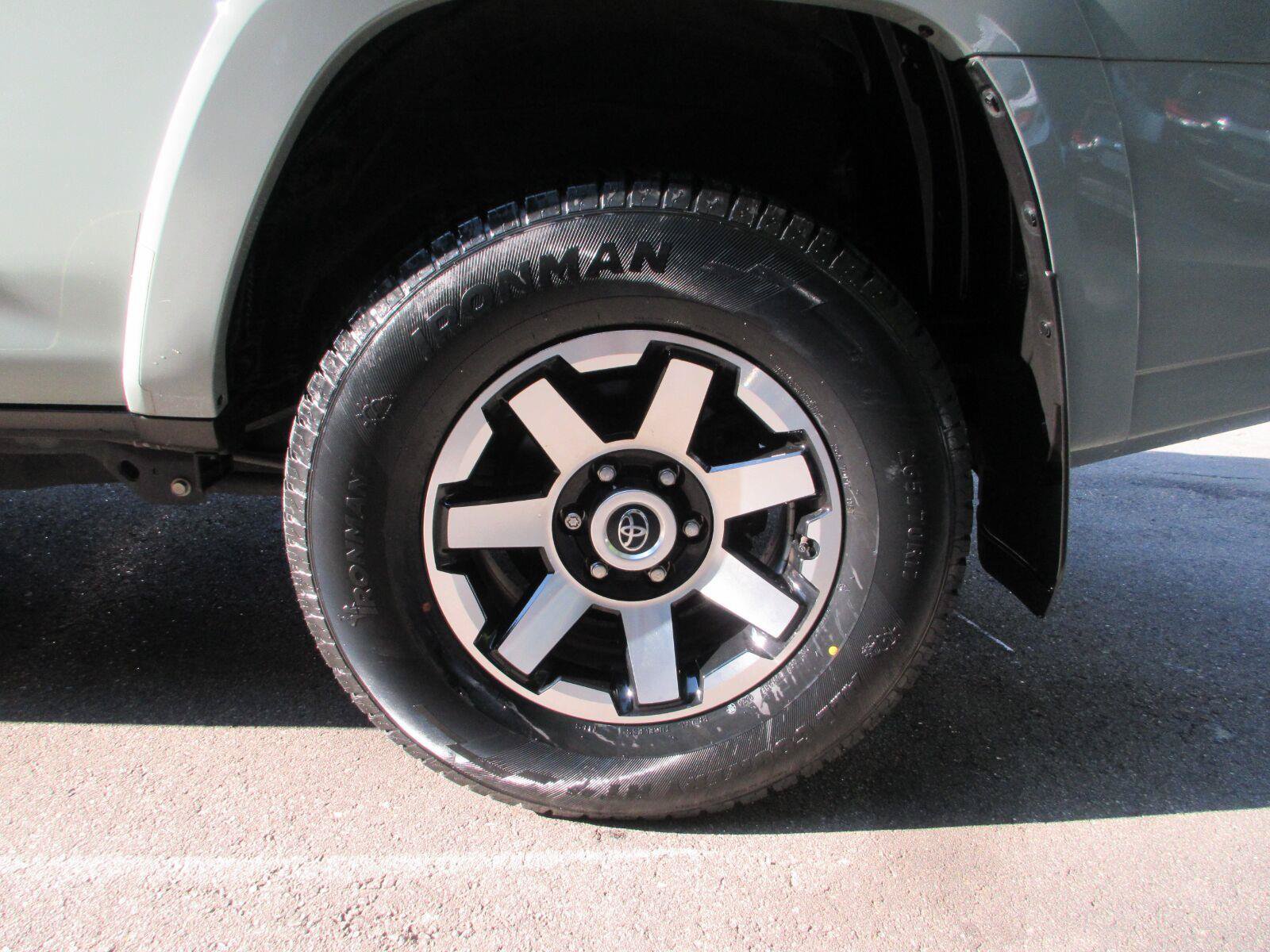 Used 2023 Toyota 4Runner TRD Off-Road Premium w/ Moonroof Package AWD/4WD image 23