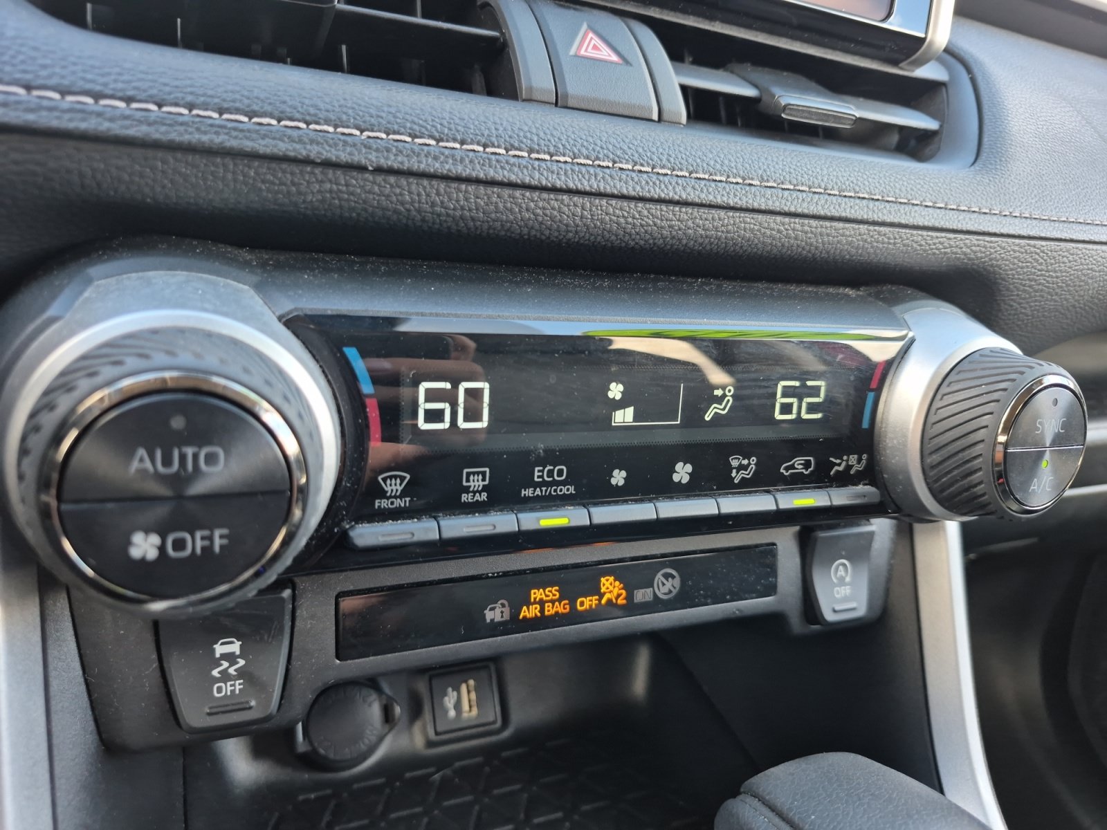 Used 2025 Toyota RAV4 XLE AWD/4WD image 17