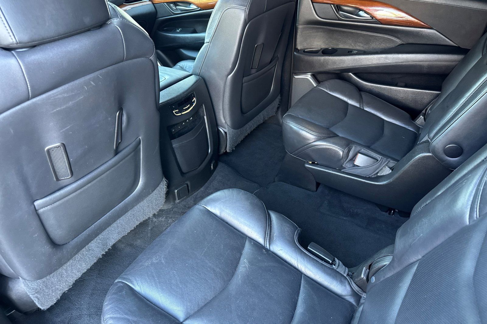 Used 2018 Cadillac Escalade ESV Premium Luxury image 15