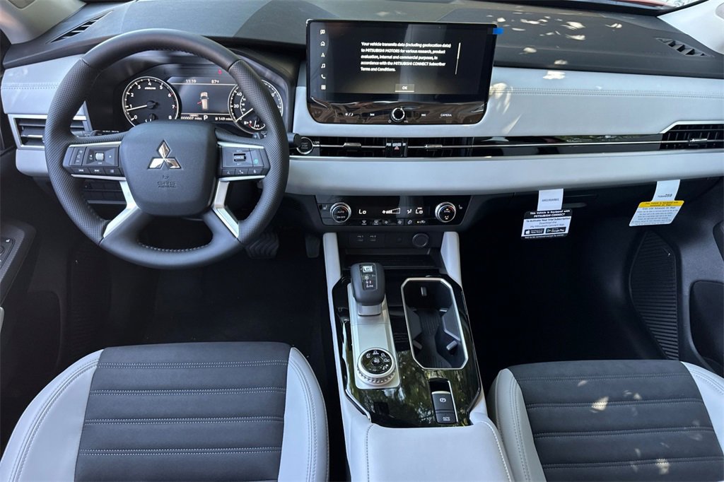New 2025 Mitsubishi Outlander SE image 14