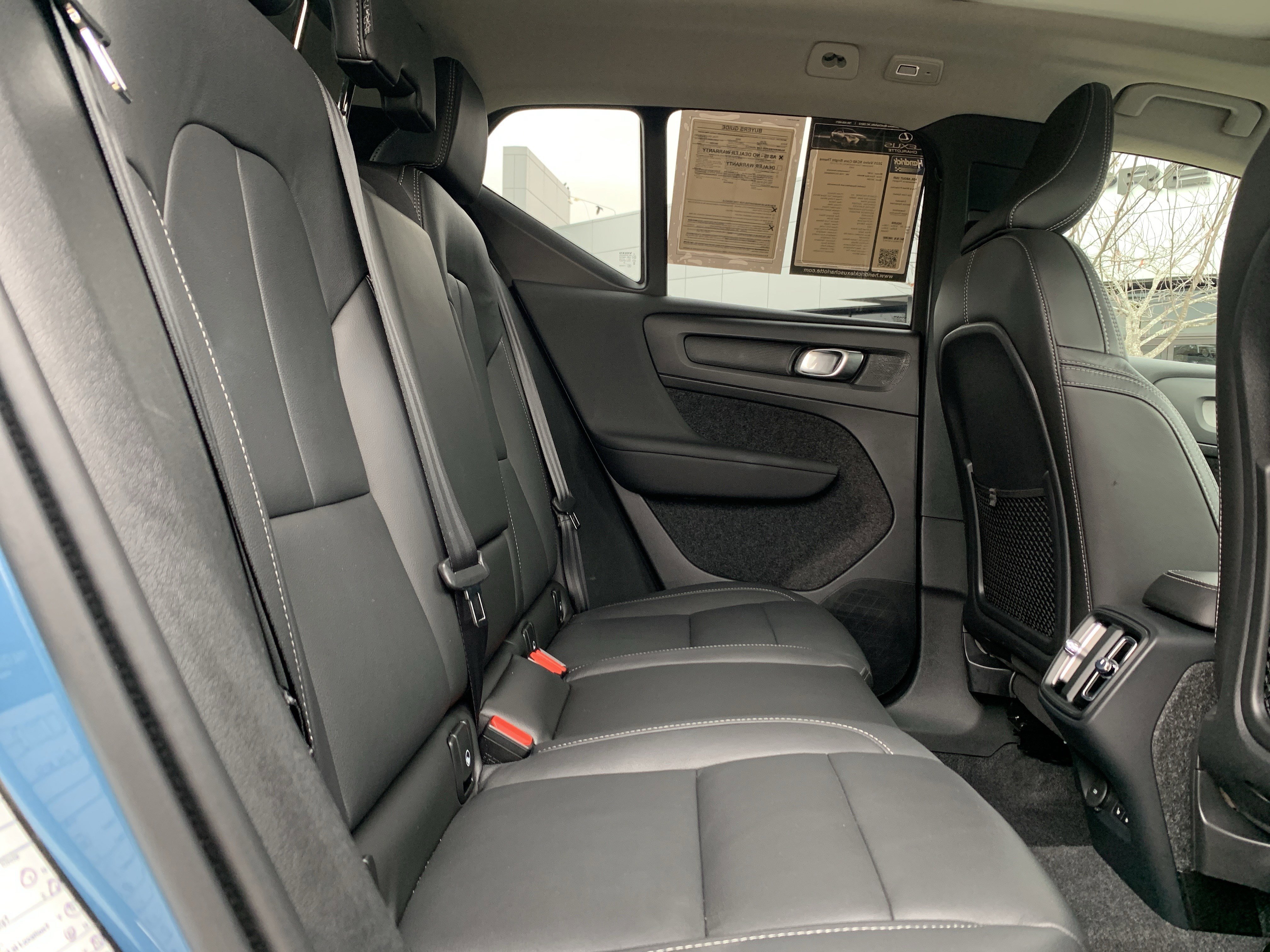 Used 2025 Volvo XC40 B5 Core image 33