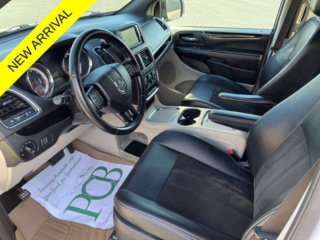 Used 2020 Dodge Grand Caravan SXT image 2