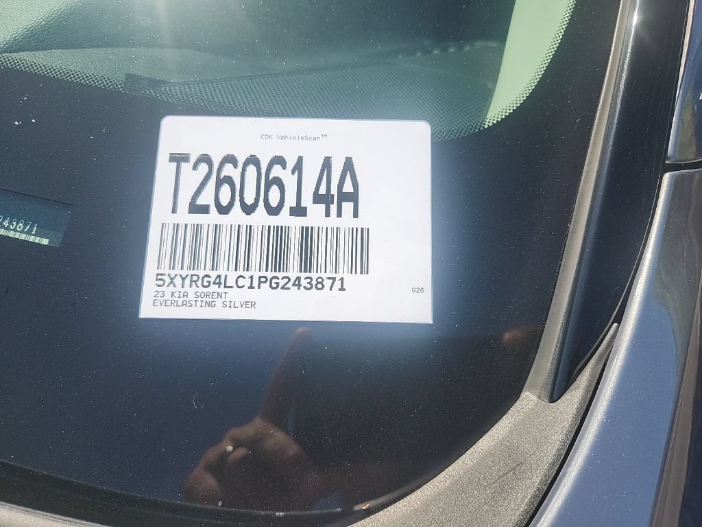 Certified 2023 Kia Sorento LX FWD image 4
