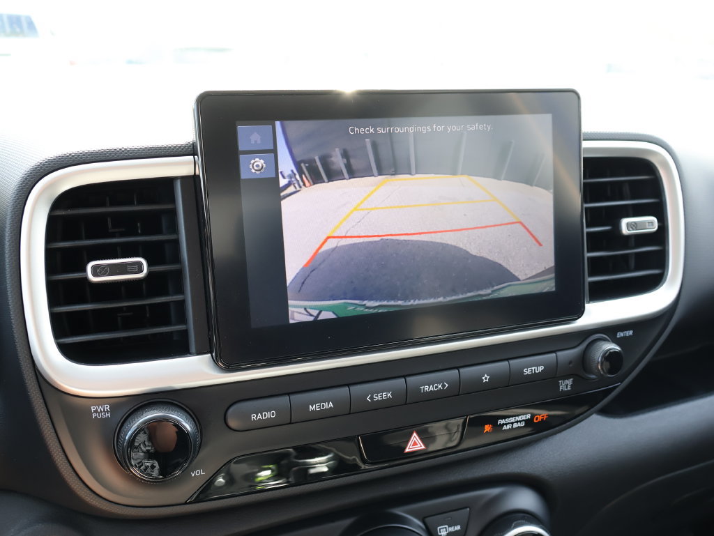 Used 2025 Hyundai Venue SEL FWD image 32