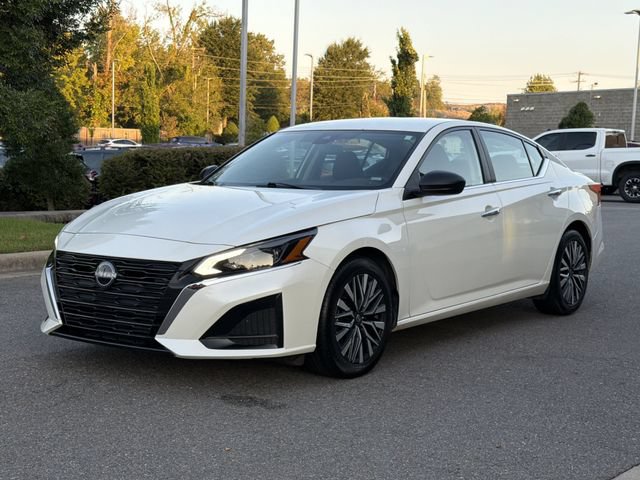 Used 2025 Nissan Altima 2.5 SV FWD image 7