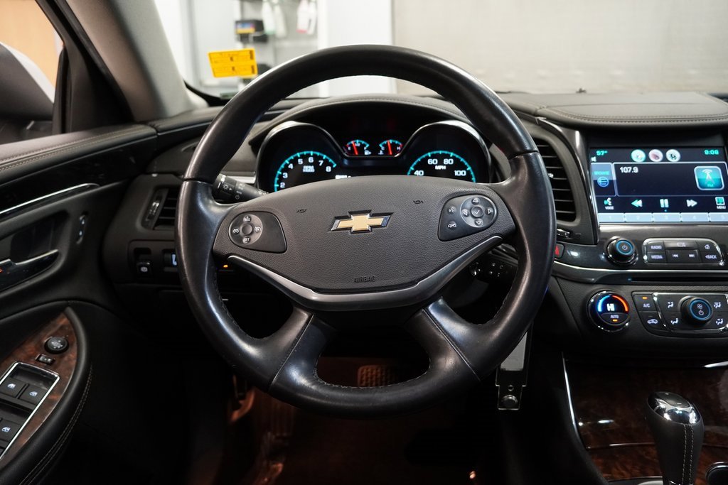 Used 2015 Chevrolet Impala LT w/ Convenience Package image 17
