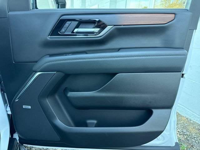 Used 2025 GMC Yukon Denali AWD/4WD image 24