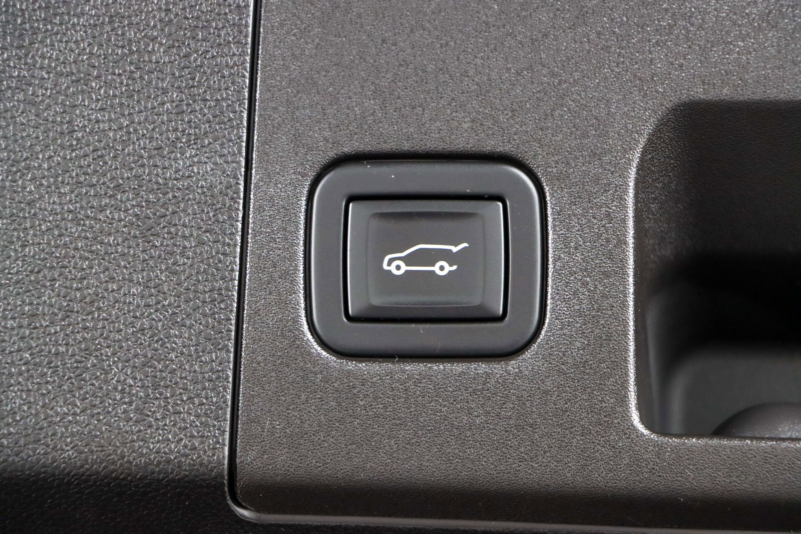 Used 2023 Cadillac XT4 Luxury w/ Cold Weather Package AWD/4WD image 30