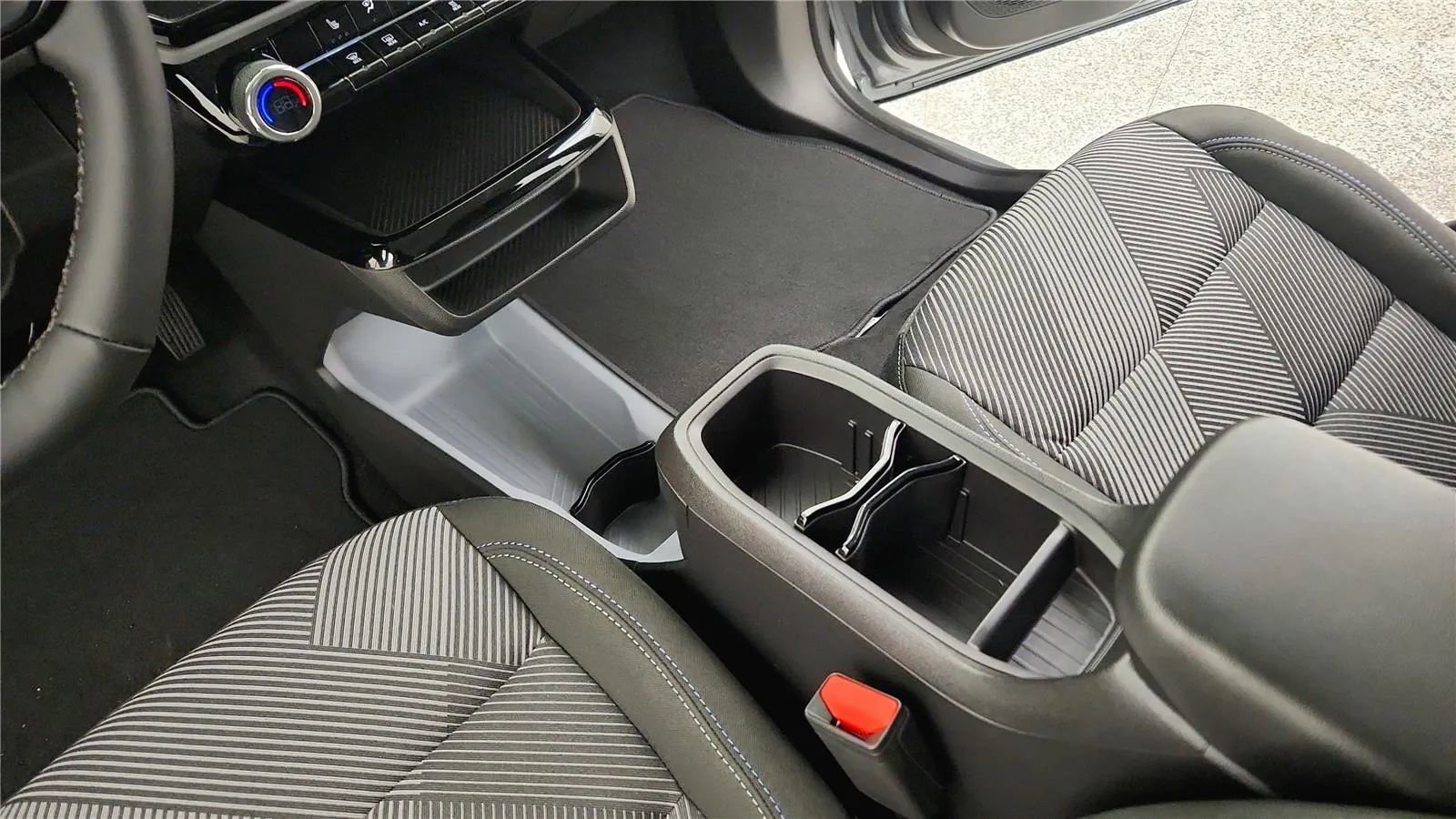 New 2027 Chevrolet Bolt LT w/ Comfort Package image 34