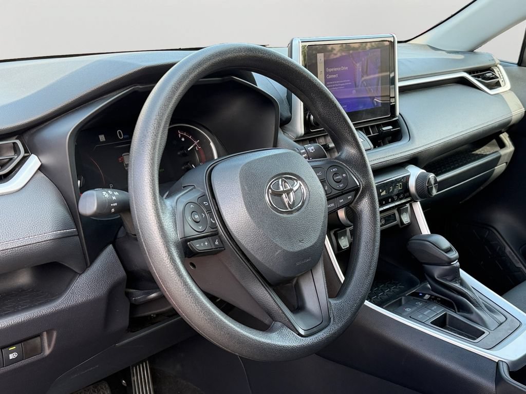 Used 2025 Toyota RAV4 XLE FWD image 18