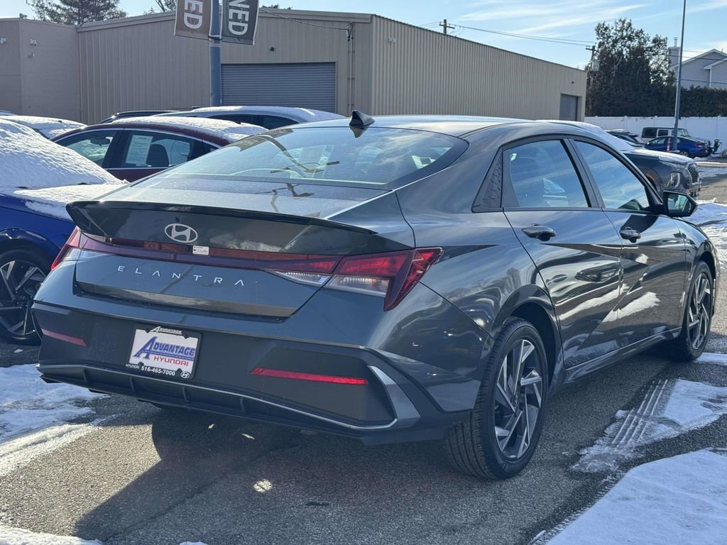 Certified 2025 Hyundai Elantra Sport image 8