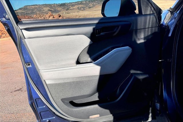 Used 2020 Toyota Highlander LE image 20