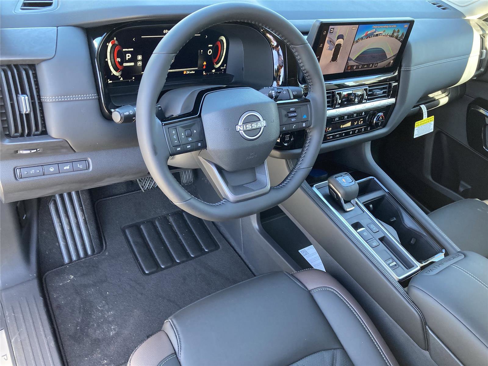 New 2026 Nissan Pathfinder Platinum image 12