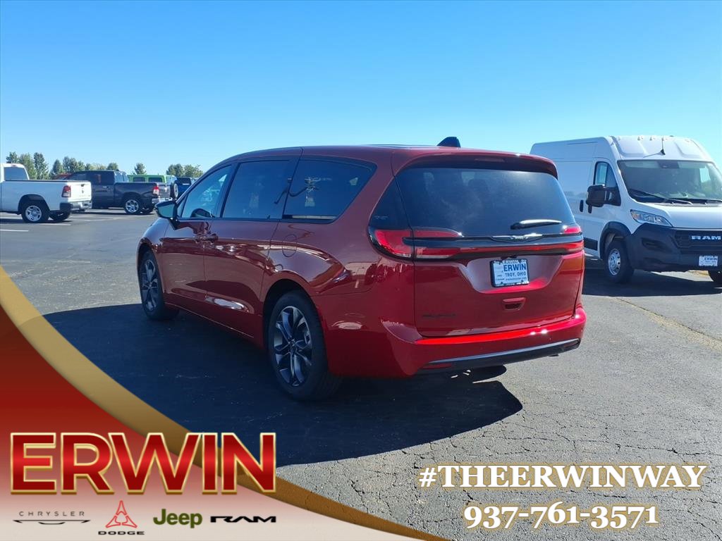 New 2026 Chrysler Pacifica Select image 10