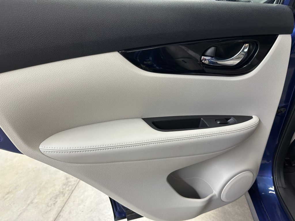Used 2021 Nissan Rogue Sport SV FWD image 17