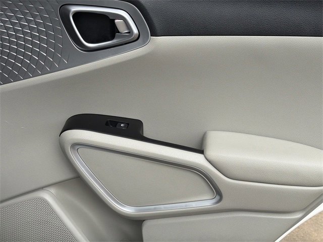 Used 2025 Kia Soul LX image 37